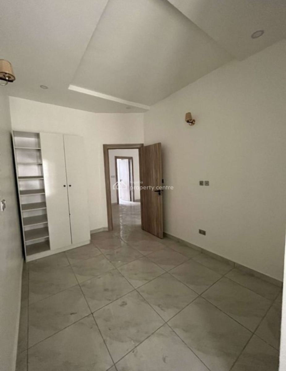 Spacious Room upstairs in a Shared Apartment, Lekki, Lagos, Self Contain (single Rooms) for Rent