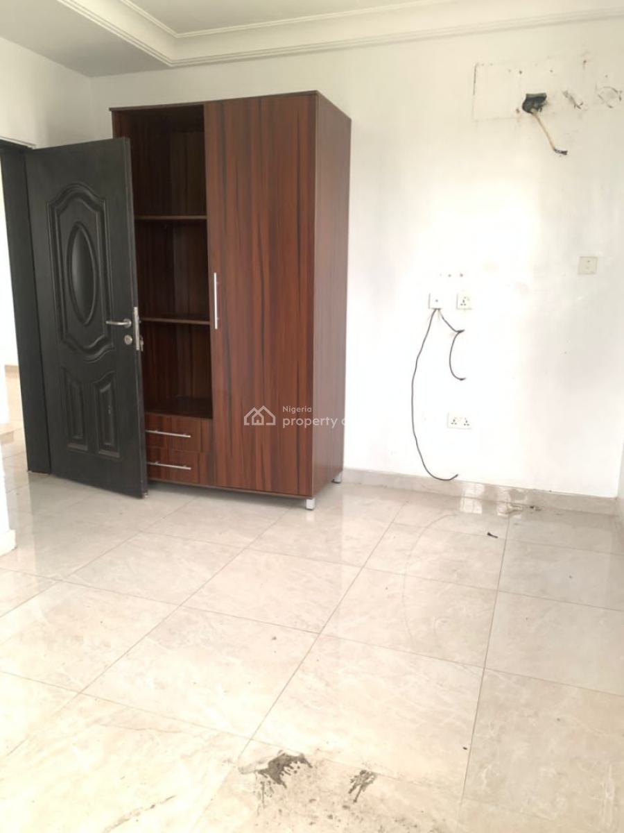 2 Bedrooms Apartment in a Secured Estate, Ikate, Lekki, Lagos, Flat / Apartment for Rent