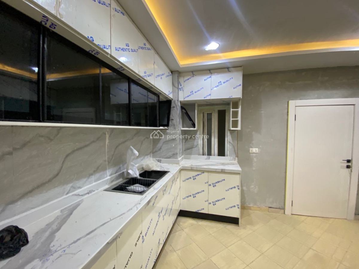 Spacious Renovated 4 Bedroom Apartment, Prime Water Gardens Ikate Lekki, Lekki, Lagos, Flat / Apartment for Sale