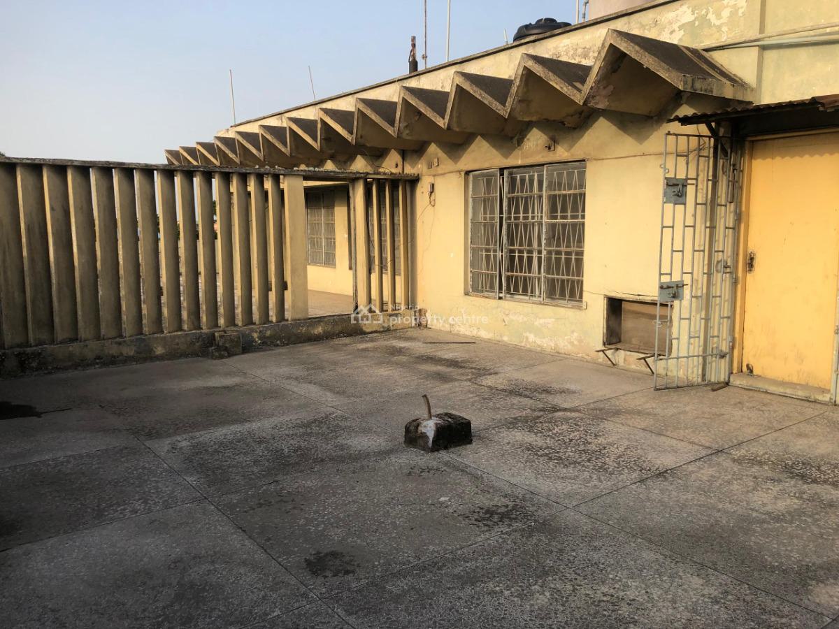 2 Bedroom Penthouse and Ground Floor Flat, Herbert Macaulay Way, Yaba , Lagos., Yaba, Lagos, Flat / Apartment for Rent