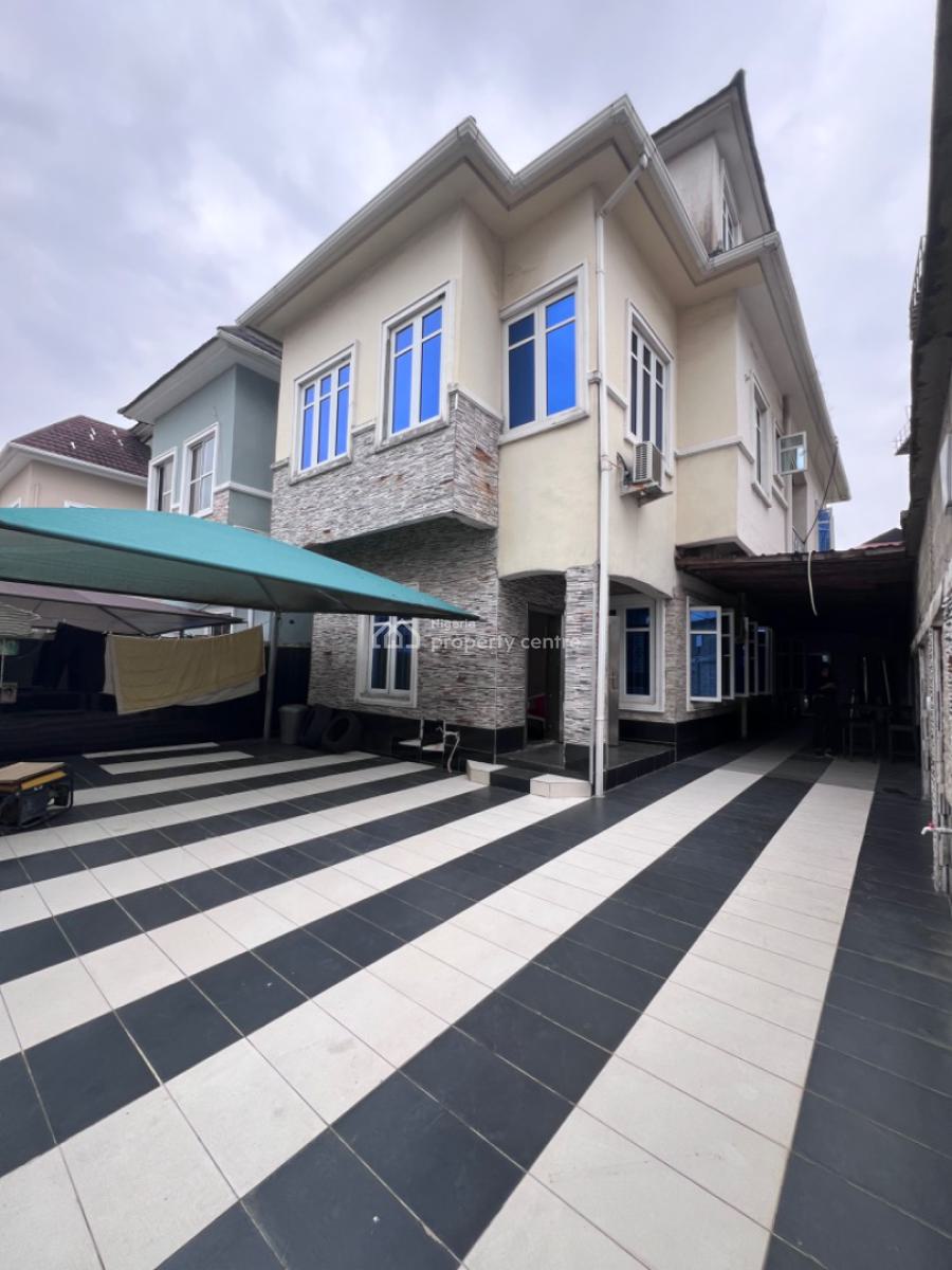 Exquisite Spacious Masters Bedroom in an a Prestigious Estate, Southernview Estate Off Lekki Conservation Road, By Lekki 2nd Toll Gat, Lekki, Lagos, Flat / Apartment for Rent