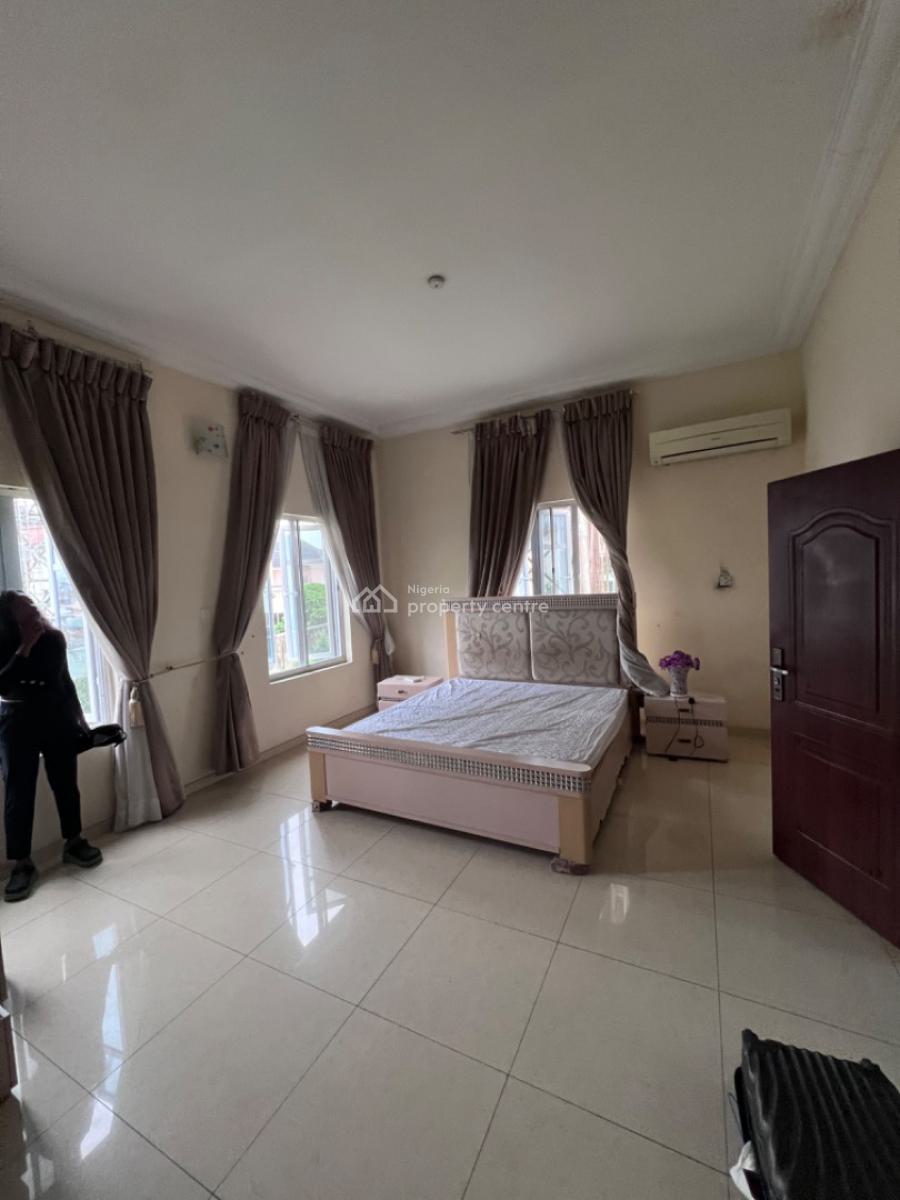 Exquisite Spacious Masters Bedroom in an a Prestigious Estate, Southernview Estate Off Lekki Conservation Road, By Lekki 2nd Toll Gat, Lekki, Lagos, Flat / Apartment for Rent