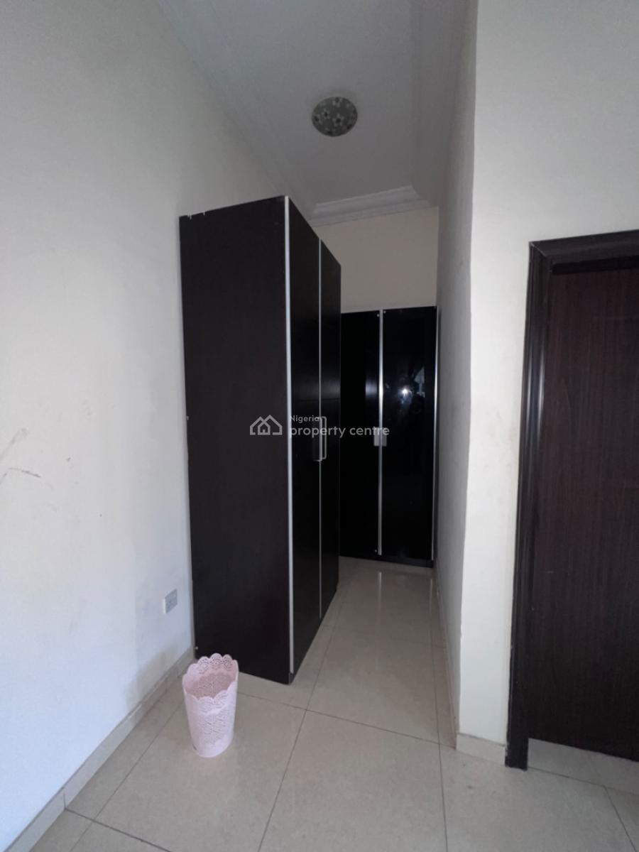 Exquisite Spacious Masters Bedroom in an a Prestigious Estate, Southernview Estate Off Lekki Conservation Road, By Lekki 2nd Toll Gat, Lekki, Lagos, Flat / Apartment for Rent