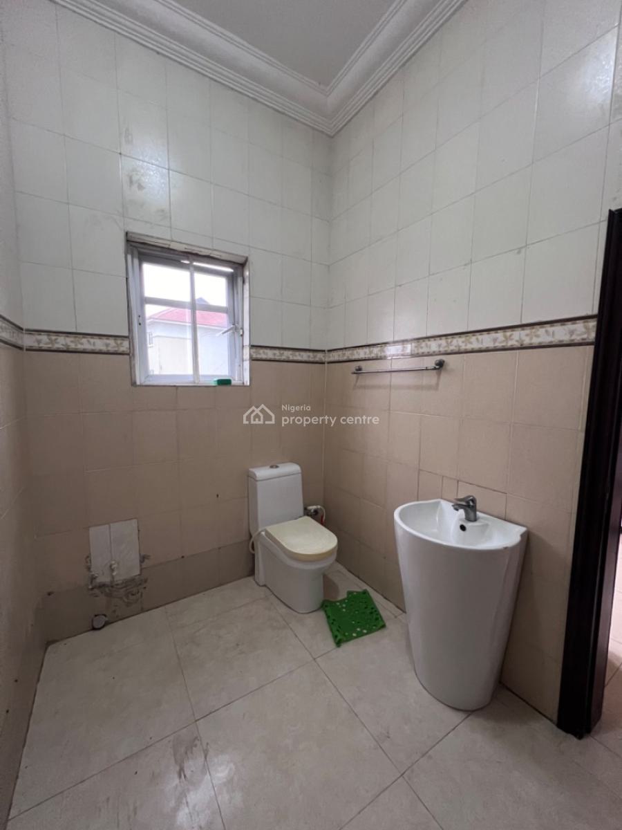Exquisite Spacious Masters Bedroom in an a Prestigious Estate, Southernview Estate Off Lekki Conservation Road, By Lekki 2nd Toll Gat, Lekki, Lagos, Flat / Apartment for Rent