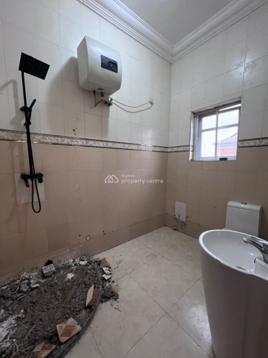 Exquisite Spacious Masters Bedroom in an a Prestigious Estate, Southernview Estate Off Lekki Conservation Road, By Lekki 2nd Toll Gat, Lekki, Lagos, Flat / Apartment for Rent