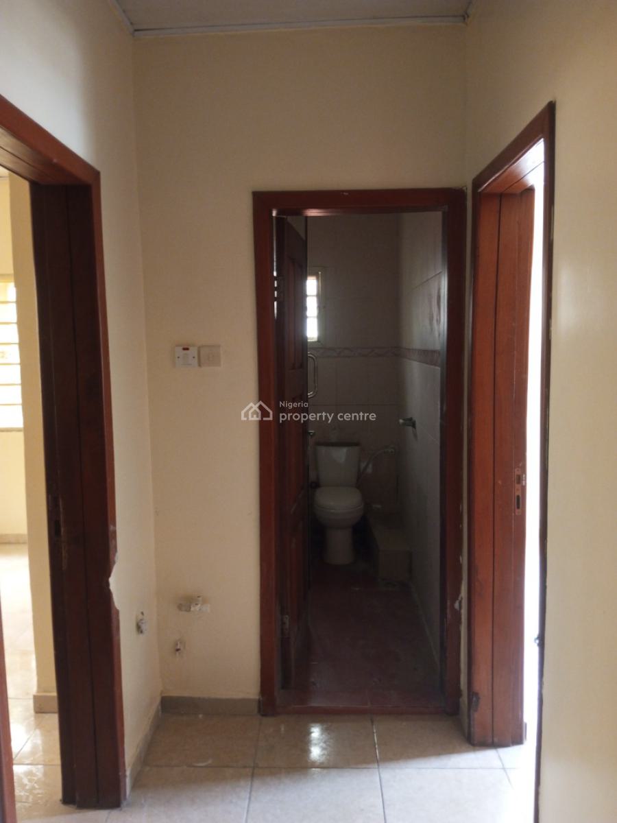 Good 3 Bedrooms Flat, Upstairs in a Call-in Estate, Agungi, Lekki, Lagos, Flat / Apartment for Rent