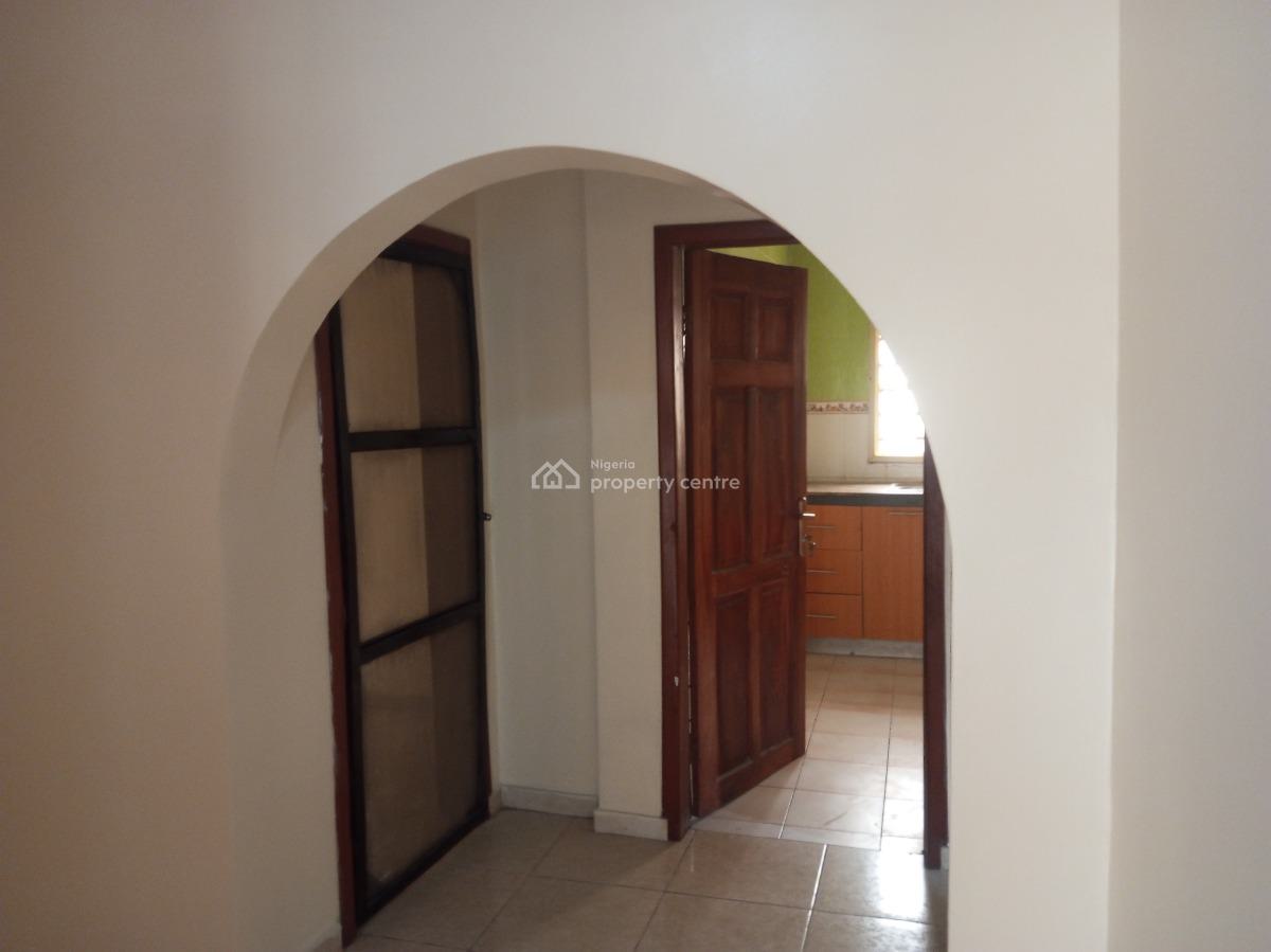 Good 3 Bedrooms Flat, Upstairs in a Call-in Estate, Agungi, Lekki, Lagos, Flat / Apartment for Rent