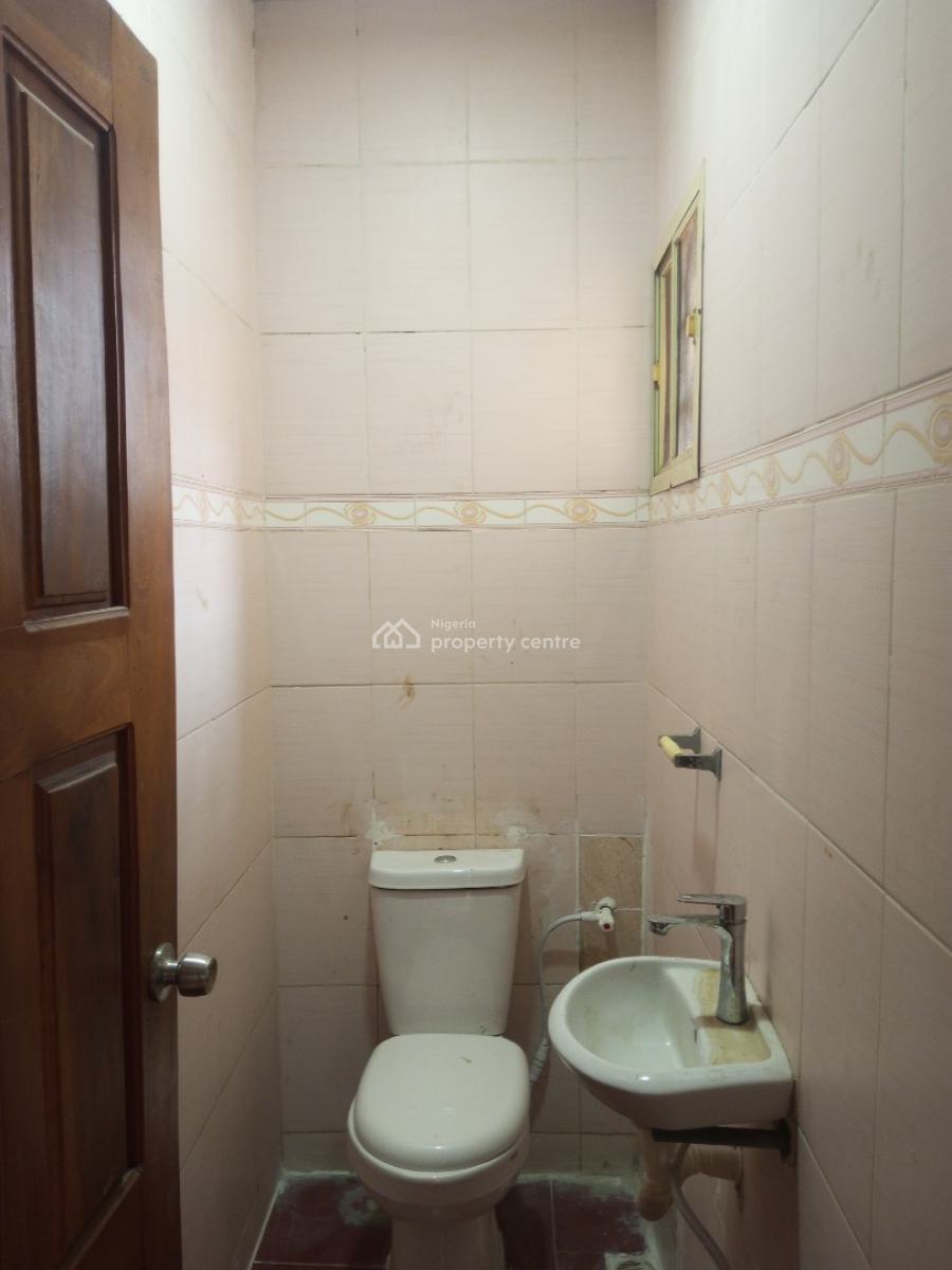 Good 3 Bedrooms Flat, Upstairs in a Call-in Estate, Agungi, Lekki, Lagos, Flat / Apartment for Rent