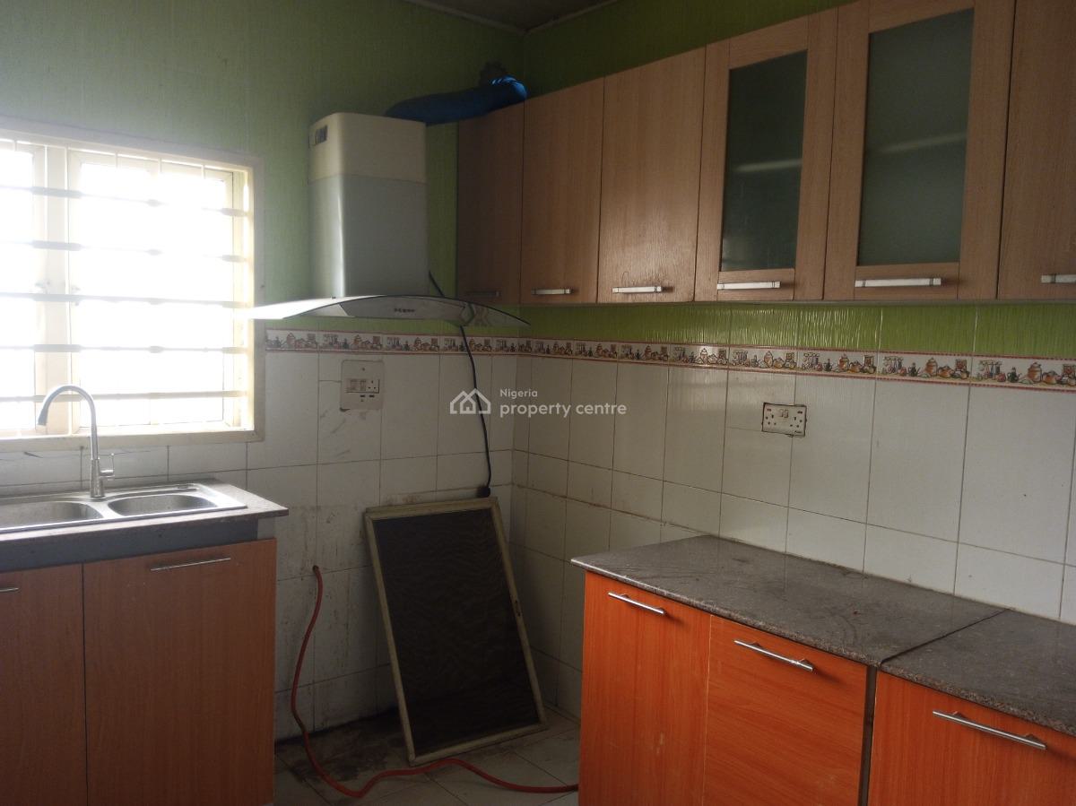 Good 3 Bedrooms Flat, Upstairs in a Call-in Estate, Agungi, Lekki, Lagos, Flat / Apartment for Rent