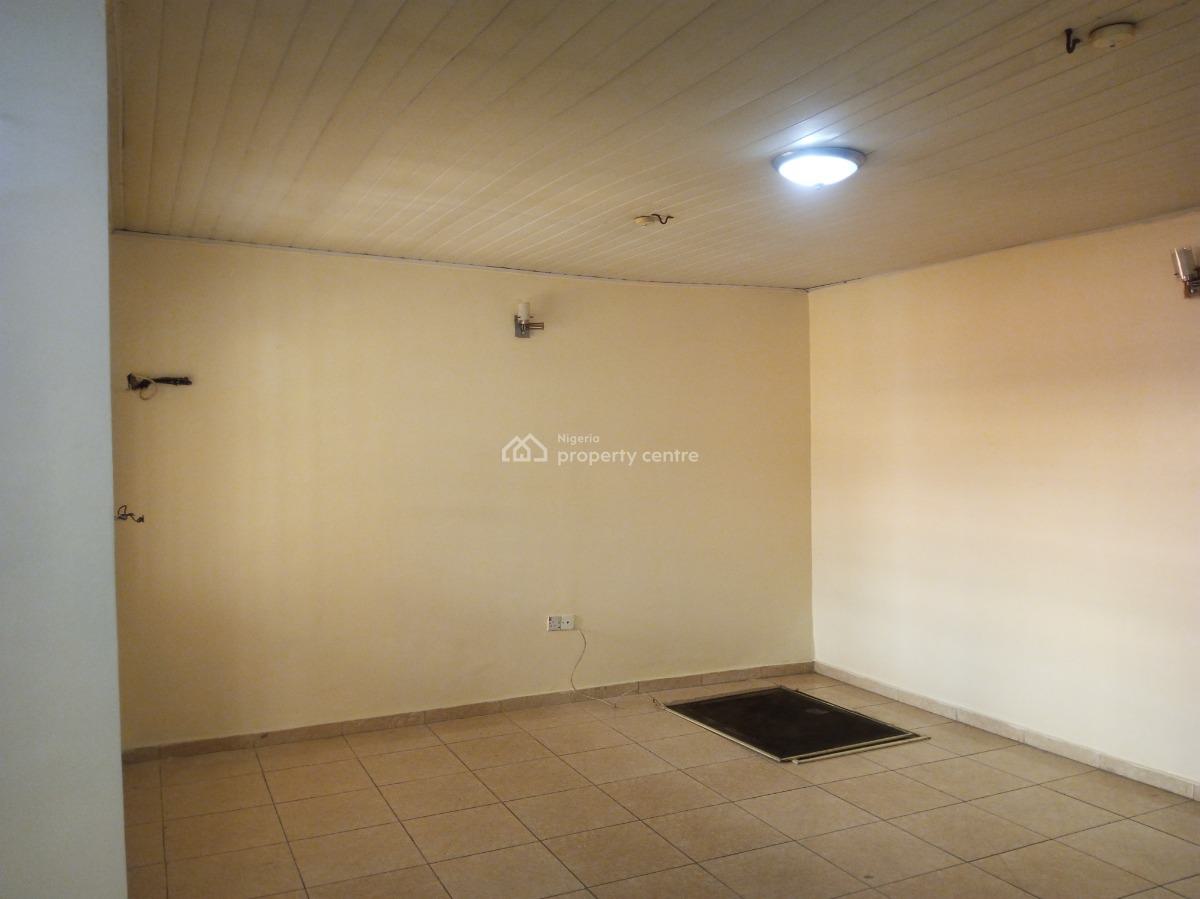 Good 3 Bedrooms Flat, Upstairs in a Call-in Estate, Agungi, Lekki, Lagos, Flat / Apartment for Rent