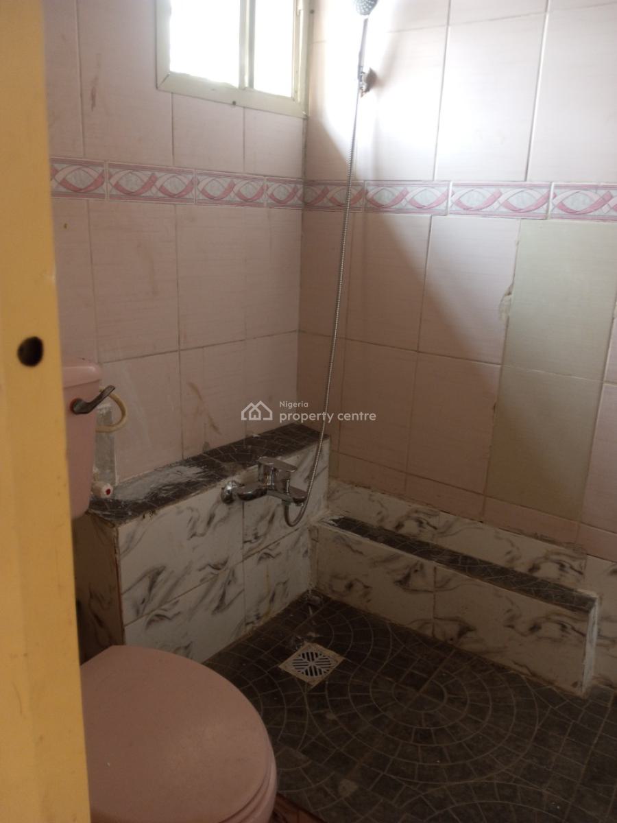 Good 3 Bedrooms Flat, Upstairs in a Call-in Estate, Agungi, Lekki, Lagos, Flat / Apartment for Rent