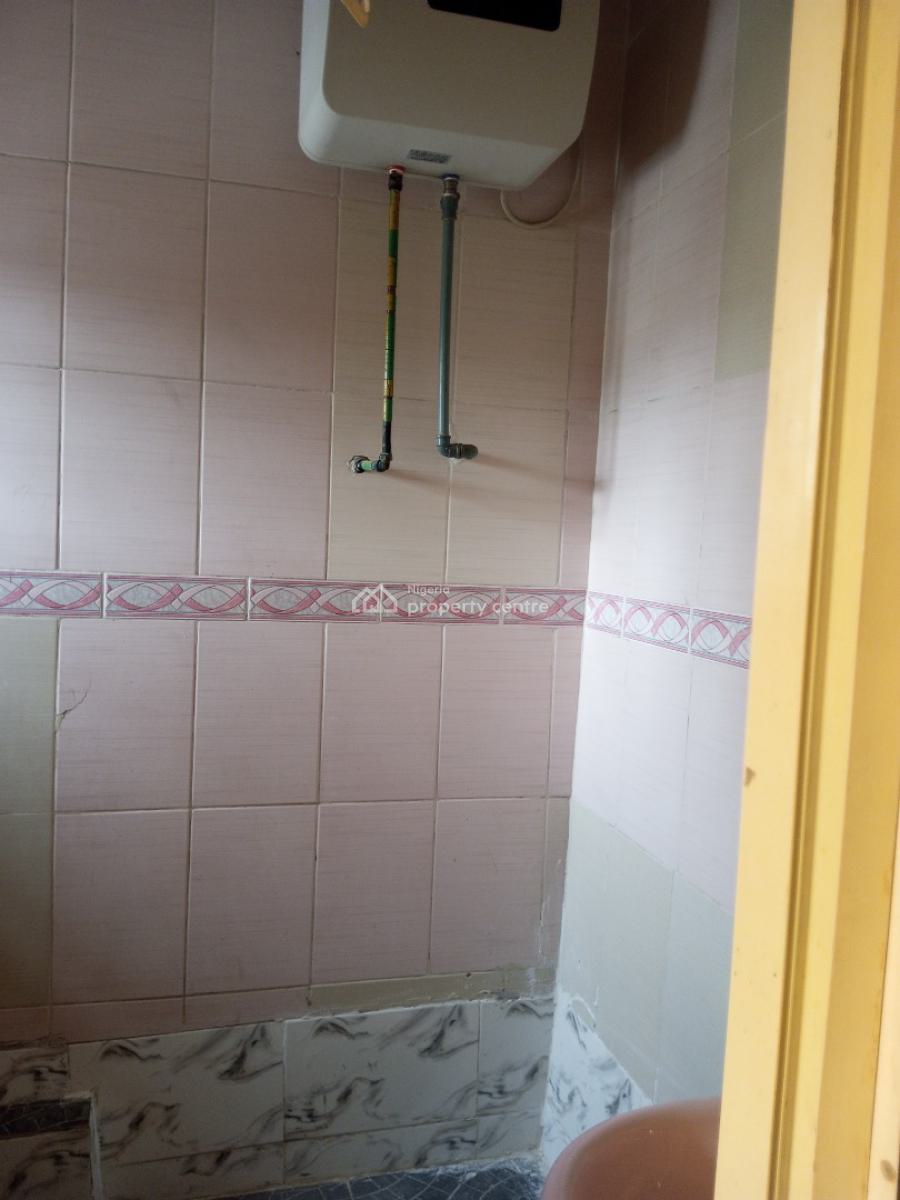 Good 3 Bedrooms Flat, Upstairs in a Call-in Estate, Agungi, Lekki, Lagos, Flat / Apartment for Rent