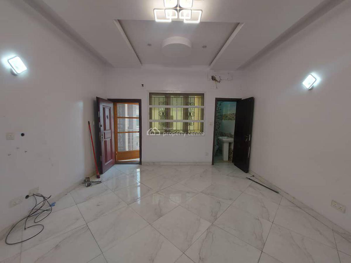 Well Maintained Serviced 2 Bedroom Flat, Chevron Road, Lekki, Lagos, Flat / Apartment for Rent
