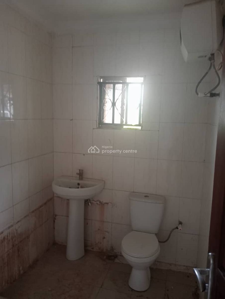 a Standard, Executive  3 Bedroom Flat, Gra Phase 1, Magodo, Lagos, Flat / Apartment for Rent