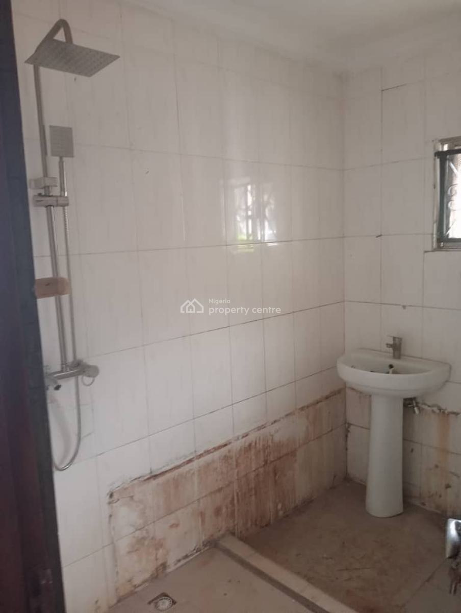 a Standard, Executive  3 Bedroom Flat, Gra Phase 1, Magodo, Lagos, Flat / Apartment for Rent