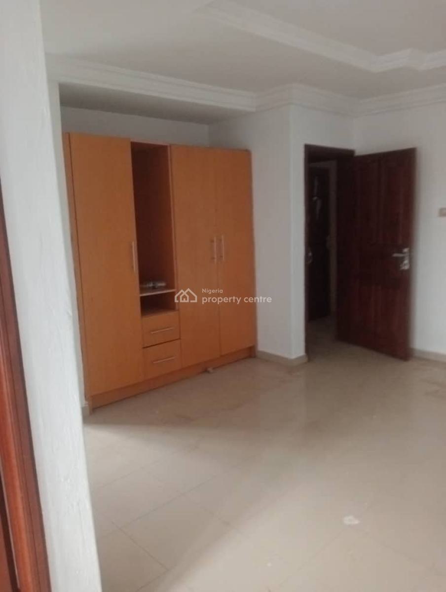 a Standard, Executive  3 Bedroom Flat, Gra Phase 1, Magodo, Lagos, Flat / Apartment for Rent