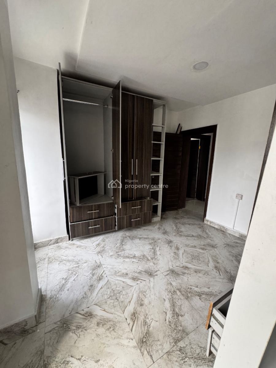 Fully Serviced 3 Bed Apartment in an Estate, Lekki Phase 1, Lekki, Lagos, Flat / Apartment for Rent