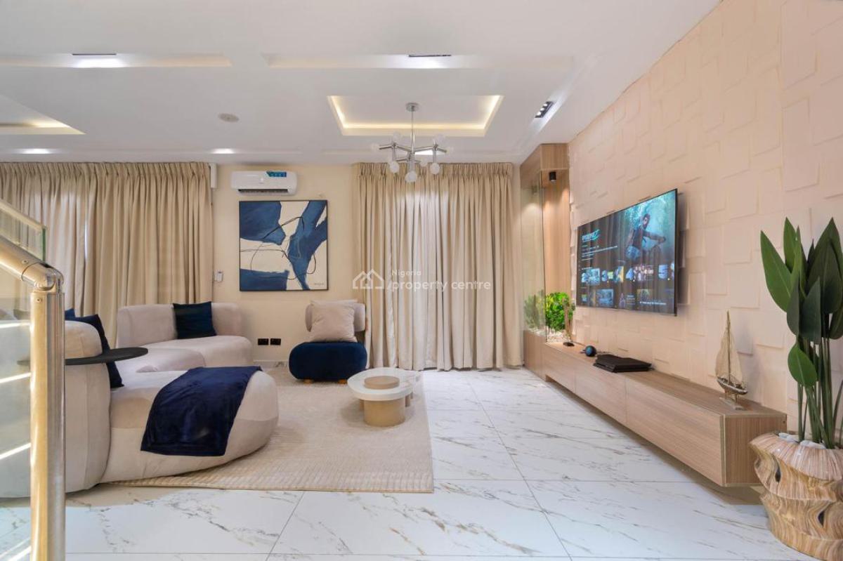 Luxurious 2-bedroom Penthouse  with Gym and Swimming Pool, Lekki Phase 1, Lekki, Lagos, Flat / Apartment Short Let