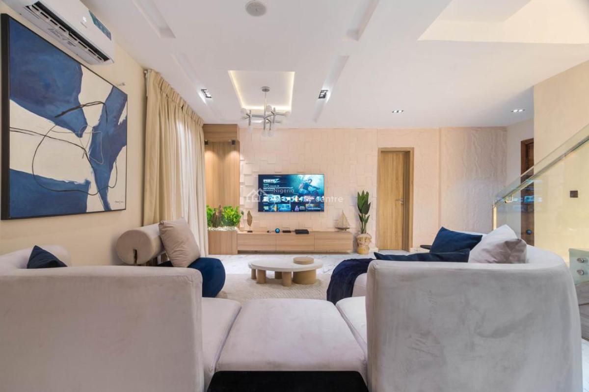 Luxurious 2-bedroom Penthouse  with Gym and Swimming Pool, Lekki Phase 1, Lekki, Lagos, Flat / Apartment Short Let