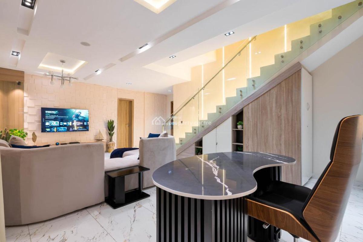Luxurious 2-bedroom Penthouse  with Gym and Swimming Pool, Lekki Phase 1, Lekki, Lagos, Flat / Apartment Short Let