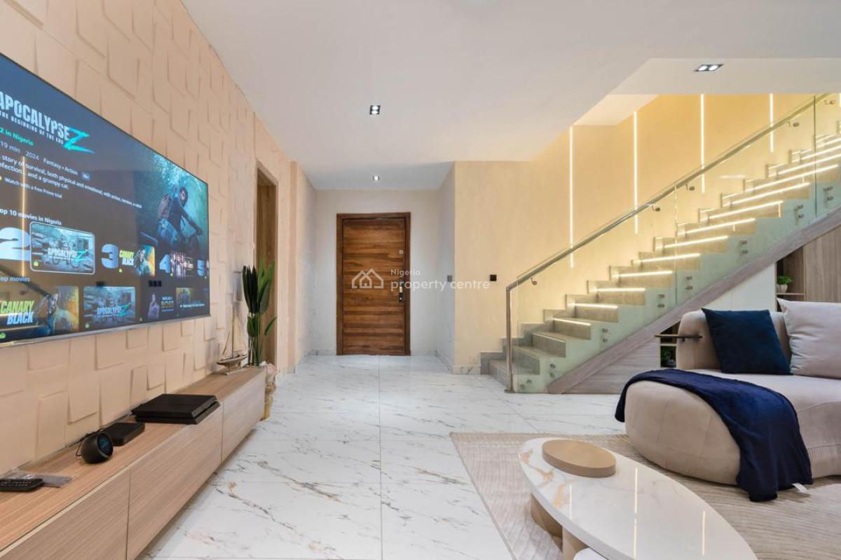 Luxurious 2-bedroom Penthouse  with Gym and Swimming Pool, Lekki Phase 1, Lekki, Lagos, Flat / Apartment Short Let