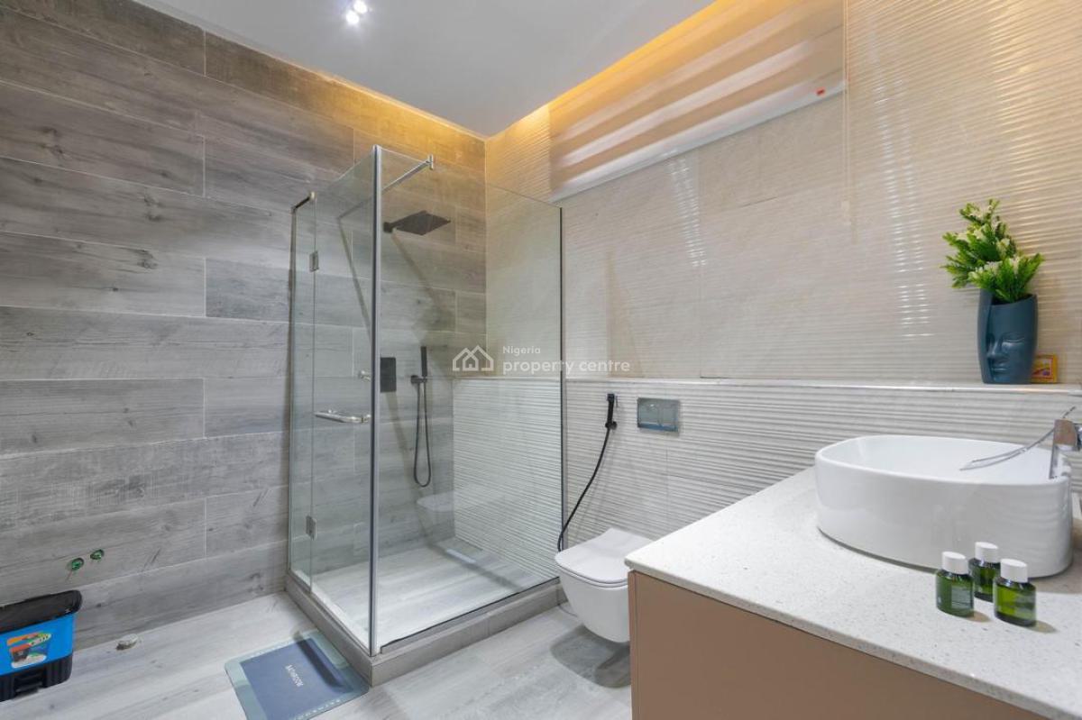 Luxurious 2-bedroom Penthouse  with Gym and Swimming Pool, Lekki Phase 1, Lekki, Lagos, Flat / Apartment Short Let