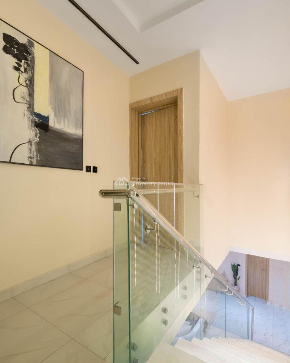 Luxurious 2-bedroom Penthouse  with Gym and Swimming Pool, Lekki Phase 1, Lekki, Lagos, Flat / Apartment Short Let