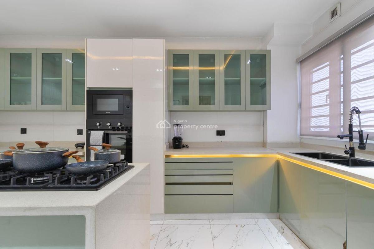 Luxurious 2-bedroom Penthouse  with Gym and Swimming Pool, Lekki Phase 1, Lekki, Lagos, Flat / Apartment Short Let