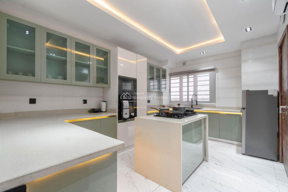 Luxurious 2-bedroom Penthouse  with Gym and Swimming Pool, Lekki Phase 1, Lekki, Lagos, Flat / Apartment Short Let