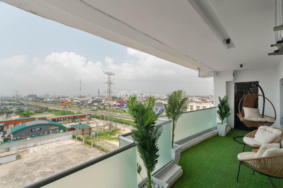 Luxurious 2-bedroom Penthouse  with Gym and Swimming Pool, Lekki Phase 1, Lekki, Lagos, Flat / Apartment Short Let