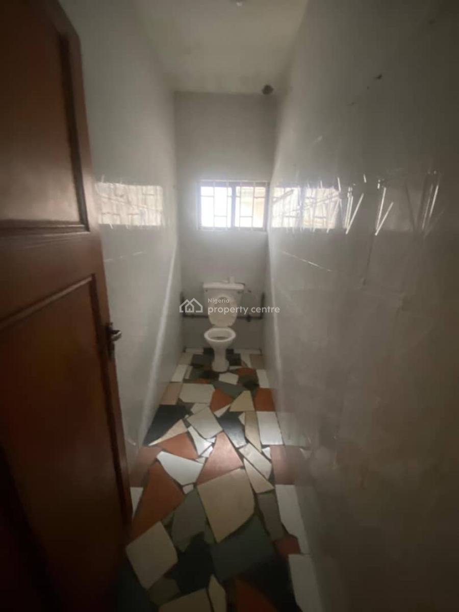 Old But Well Maintained 3bedroom Flat Off Agbonyin Via Adelabusurulere, Surulere, Lagos, Flat / Apartment for Rent