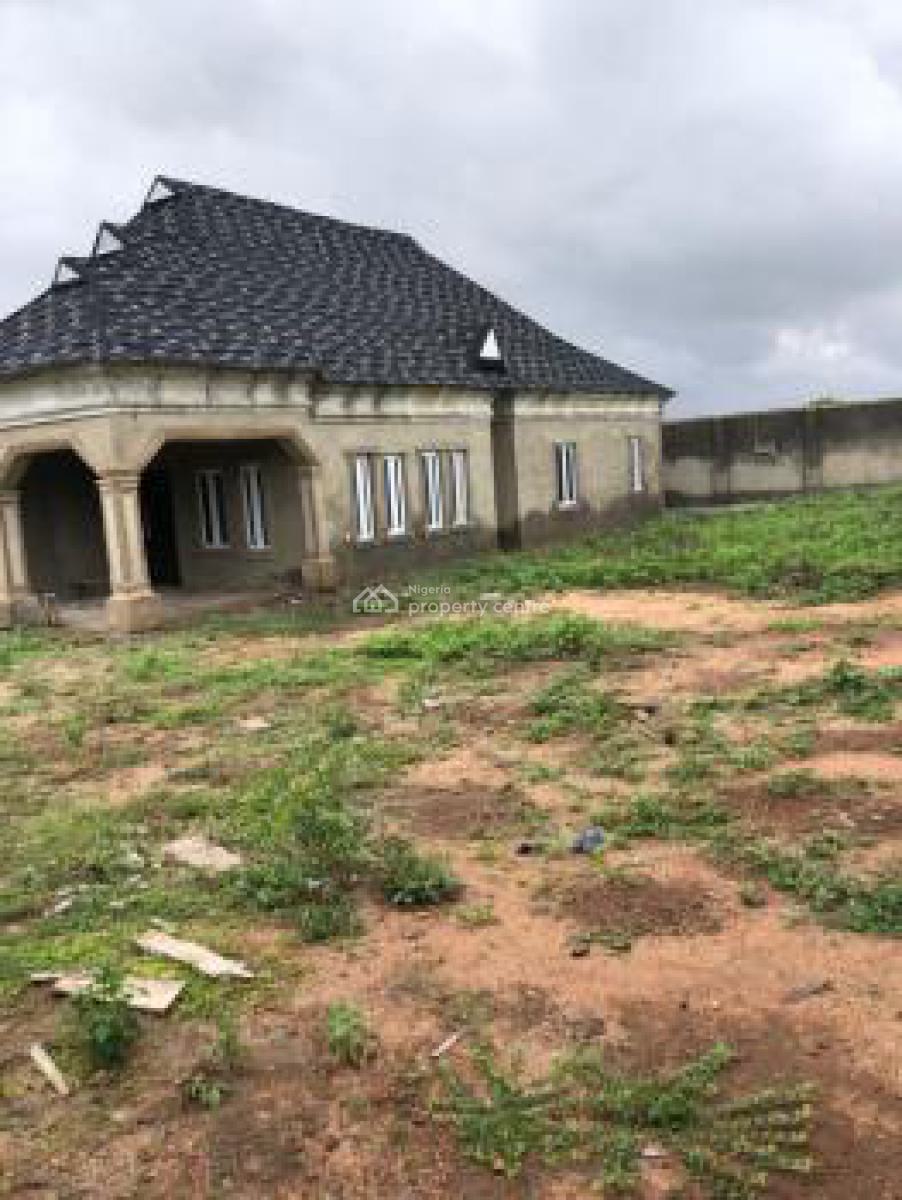 3 Bedroom Bungalow, Òkè Awon, Mogaji, Oyo Town , Atiba Local Government Area, Ibadan, Oyo, Detached Bungalow for Sale