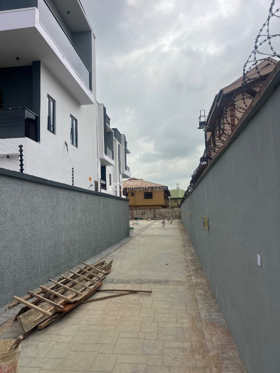 Modern 4 Bedrooms Semi Detached House with En-suite Bedrooms, Gra Phase 1, Magodo, Lagos, Semi-detached Duplex for Sale