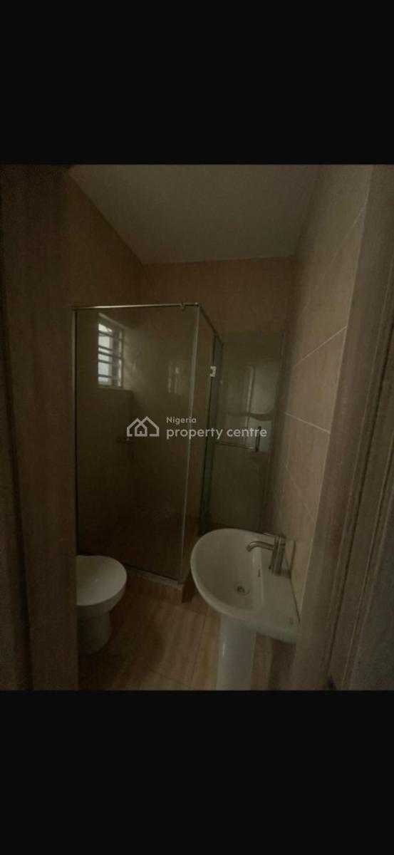 Spacious Semi Master Bedroom in a Shared Apartment, Orchid Road, Eleganza Bustop Lekki Lagos, Lekki, Lagos, Flat / Apartment for Rent