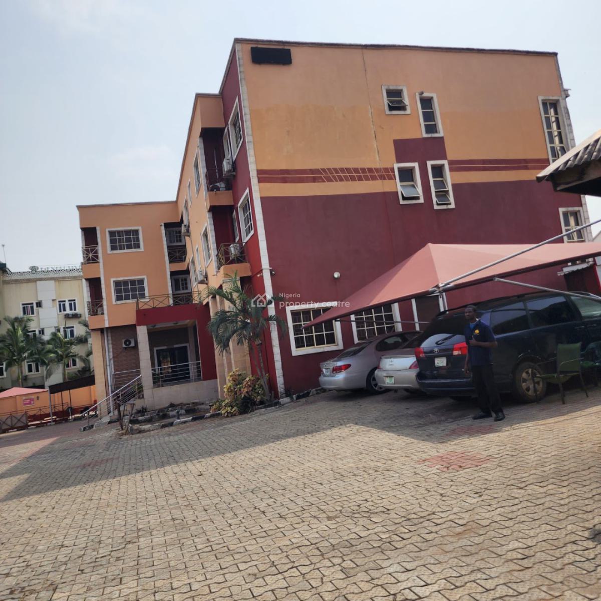 24-bedrooms Hotel in Metropolitan Area Eleyele, Eleyele, Ibadan, Oyo, Block of Flats for Sale