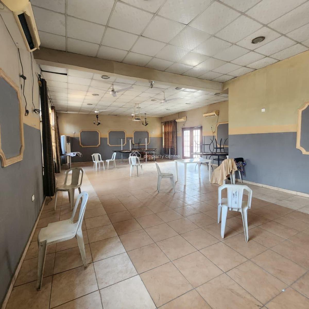 24-bedrooms Hotel in Metropolitan Area Eleyele, Eleyele, Ibadan, Oyo, Block of Flats for Sale
