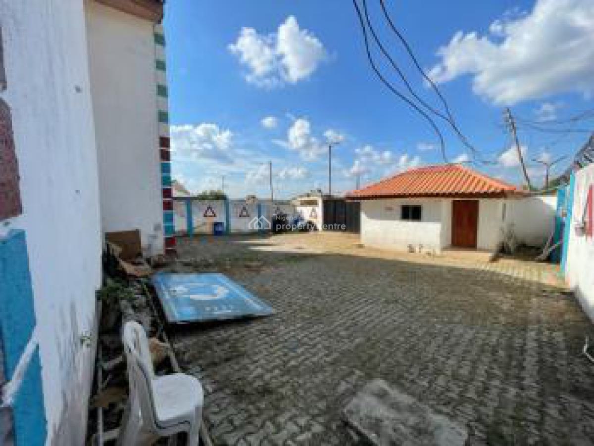 Commercial 5 Bedroom Semi-detached Duplex, Ikolaba / Agodi Gra Road, Ibadan North, Oyo, Semi-detached Duplex for Sale