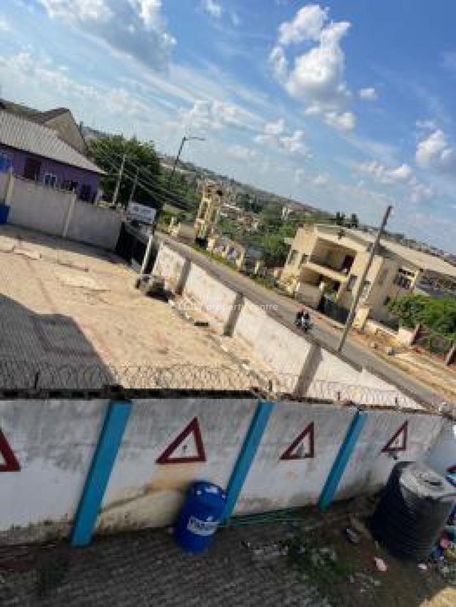 Commercial 5 Bedroom Semi-detached Duplex, Ikolaba / Agodi Gra Road, Ibadan North, Oyo, Semi-detached Duplex for Sale