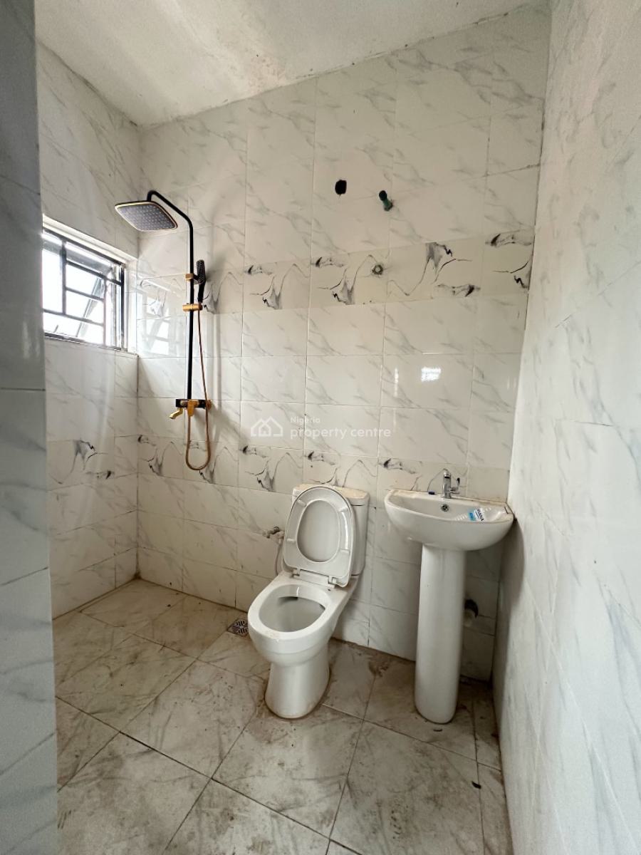 5-bedroom Duplex of 3-bedroom Upstairs & 2-bedroom Downstairs with Swi, Ologuneru, Ibadan, Oyo, Detached Duplex for Sale