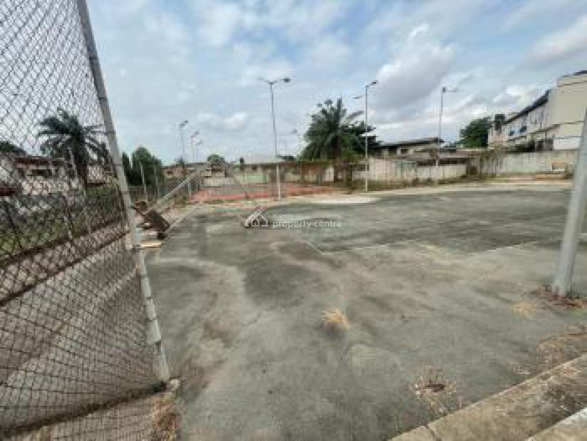 18 Acres of Land with Old Estate, Near Ladoke Akintola Street, New Bodija, Ibadan, Oyo, Residential Land for Sale