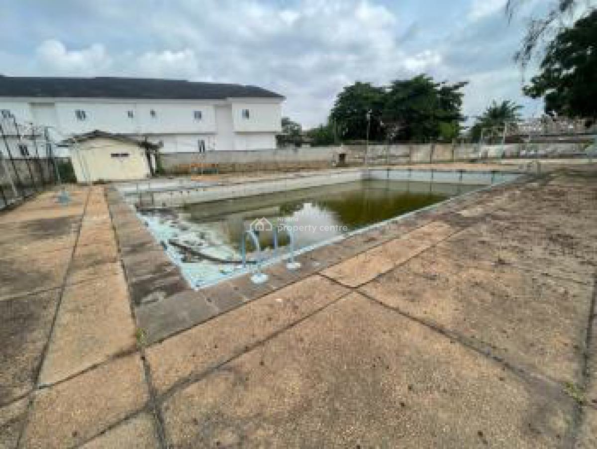 18 Acres of Land with Old Estate, Near Ladoke Akintola Street, New Bodija, Ibadan, Oyo, Residential Land for Sale