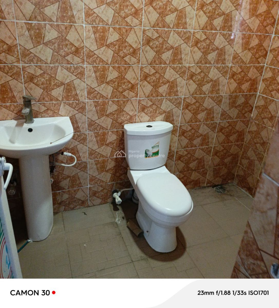 Give Away 3 Bedroom Flat with Band a Light, Isolo, Lagos, Flat / Apartment for Rent