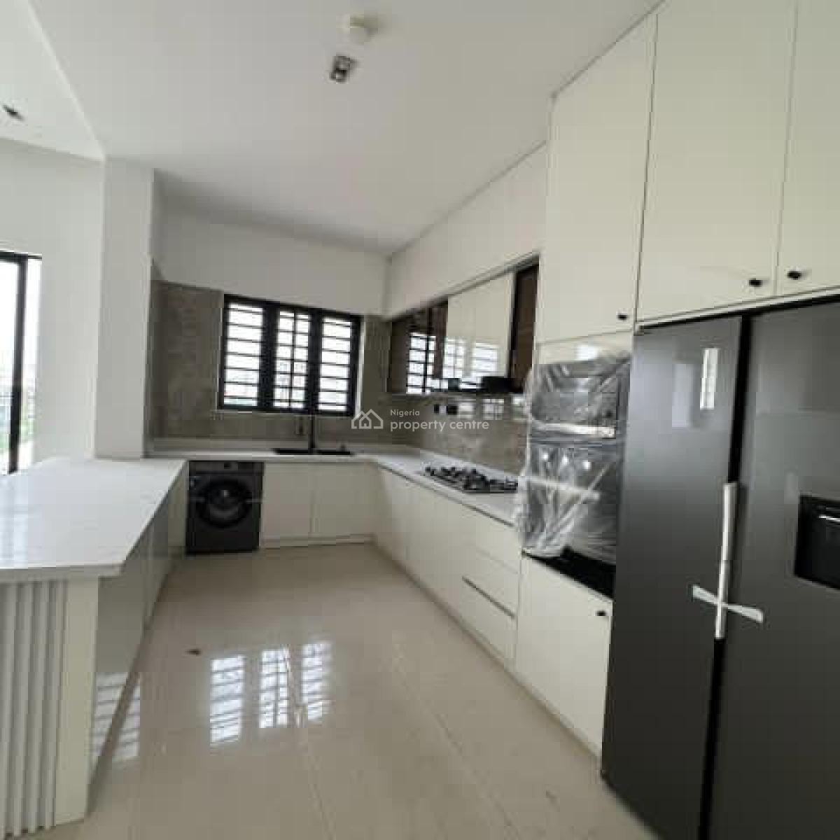 3 Bedrooms & Bq, Lekki Phase 1, Lekki, Lagos, Flat / Apartment for Rent