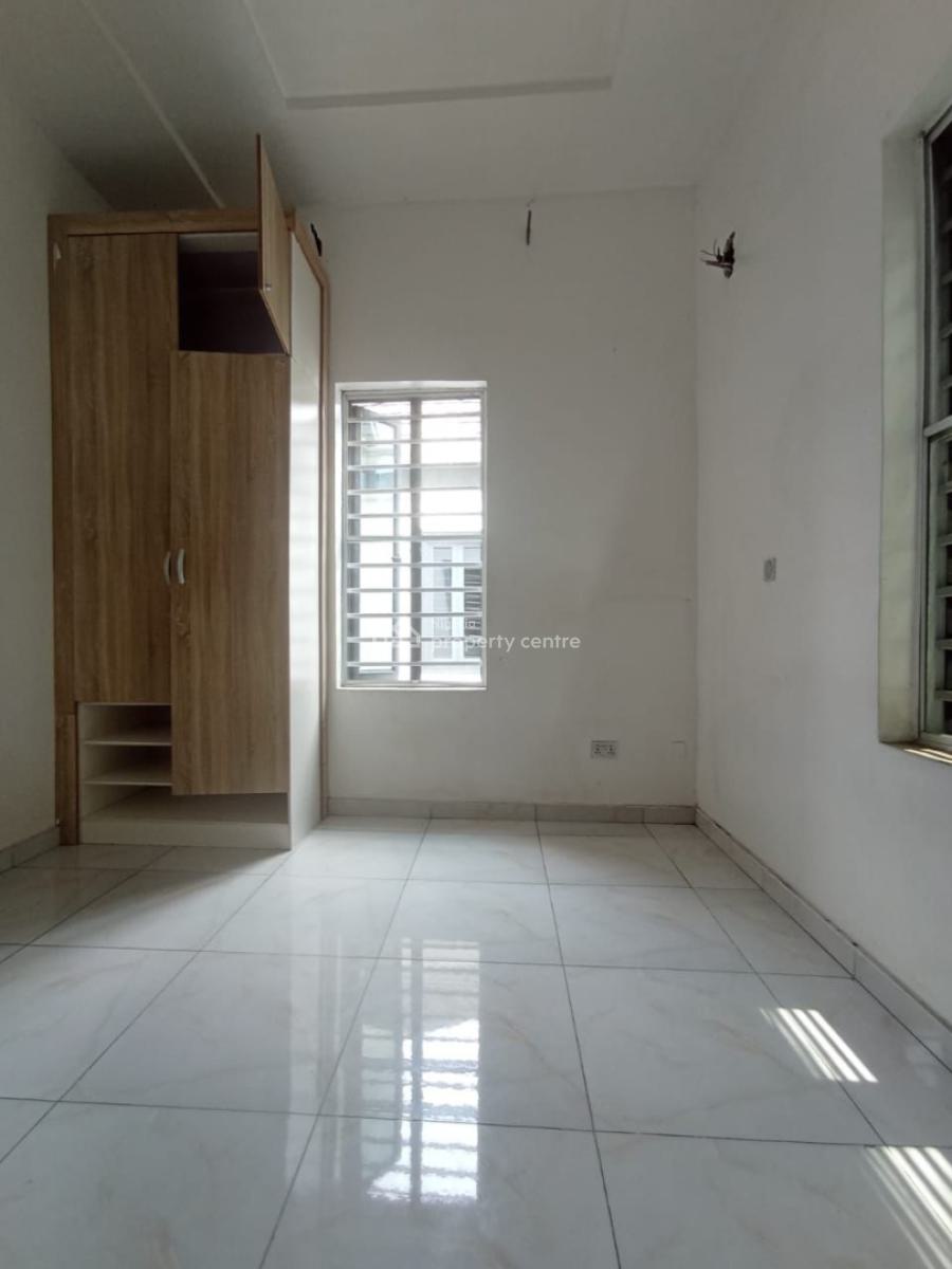 a Big Room Upstairs in a Secured Estate, Chevron, Lekki, Lagos, Flat / Apartment for Rent