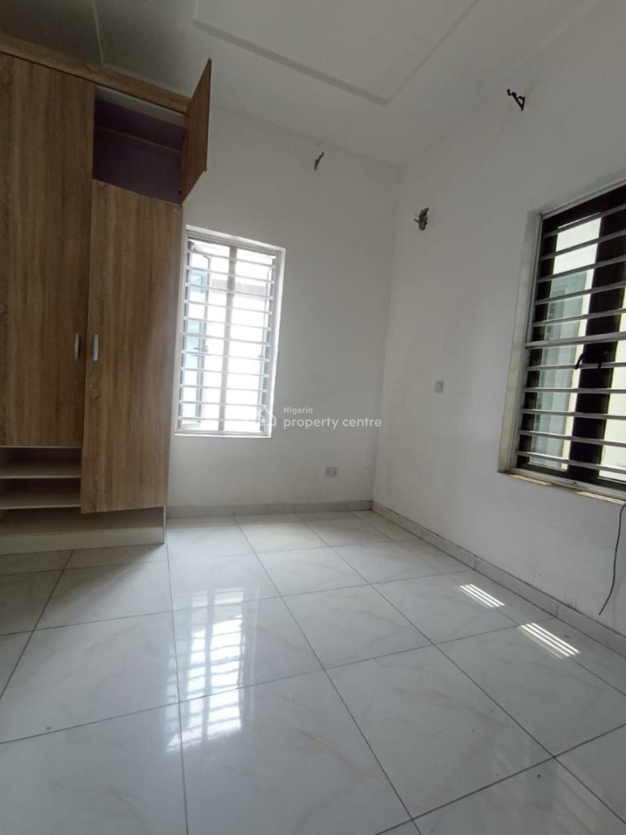 a Big Room Upstairs in a Secured Estate, Chevron, Lekki, Lagos, Flat / Apartment for Rent