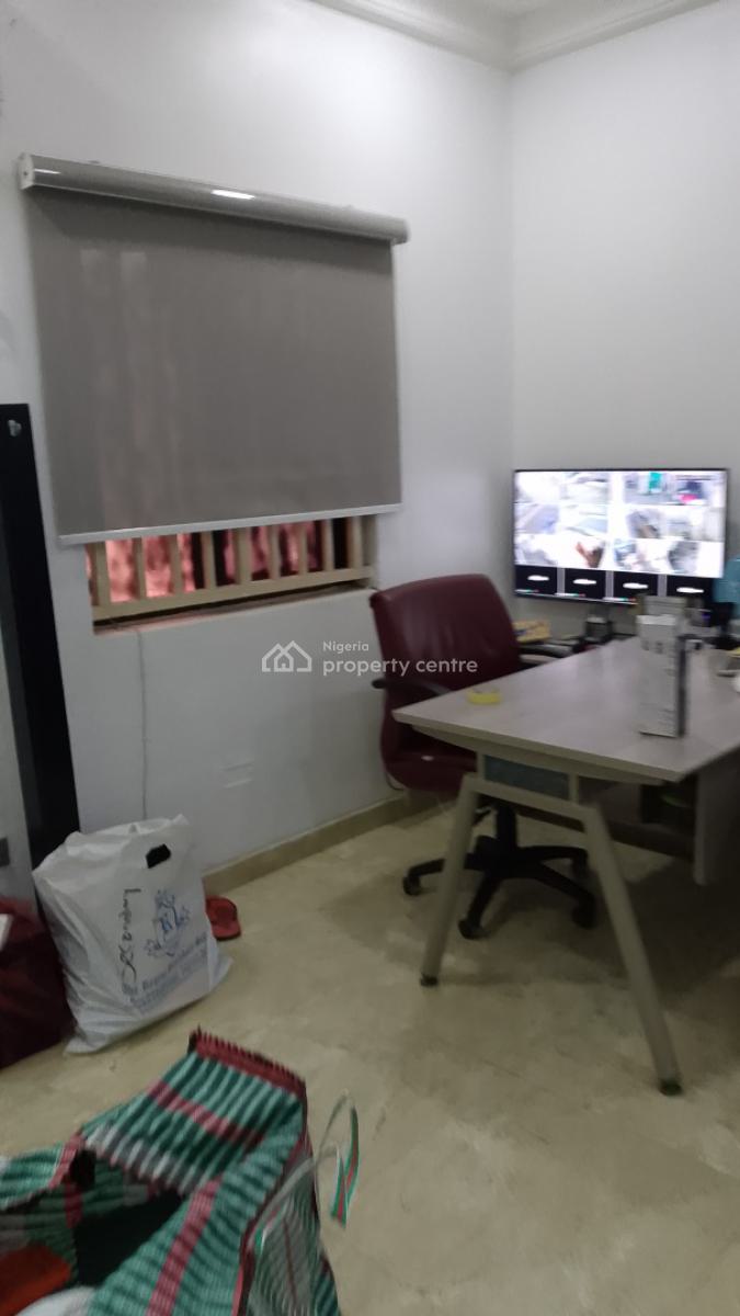 2 Rooms Office Space (40sqm) First Floor, Off Ademola Adetokunbo, Wuse 2, Abuja, Office Space for Rent