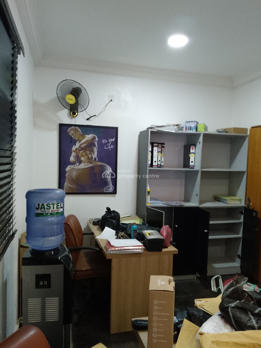2 Rooms Office Space (40sqm) First Floor, Off Ademola Adetokunbo, Wuse 2, Abuja, Office Space for Rent