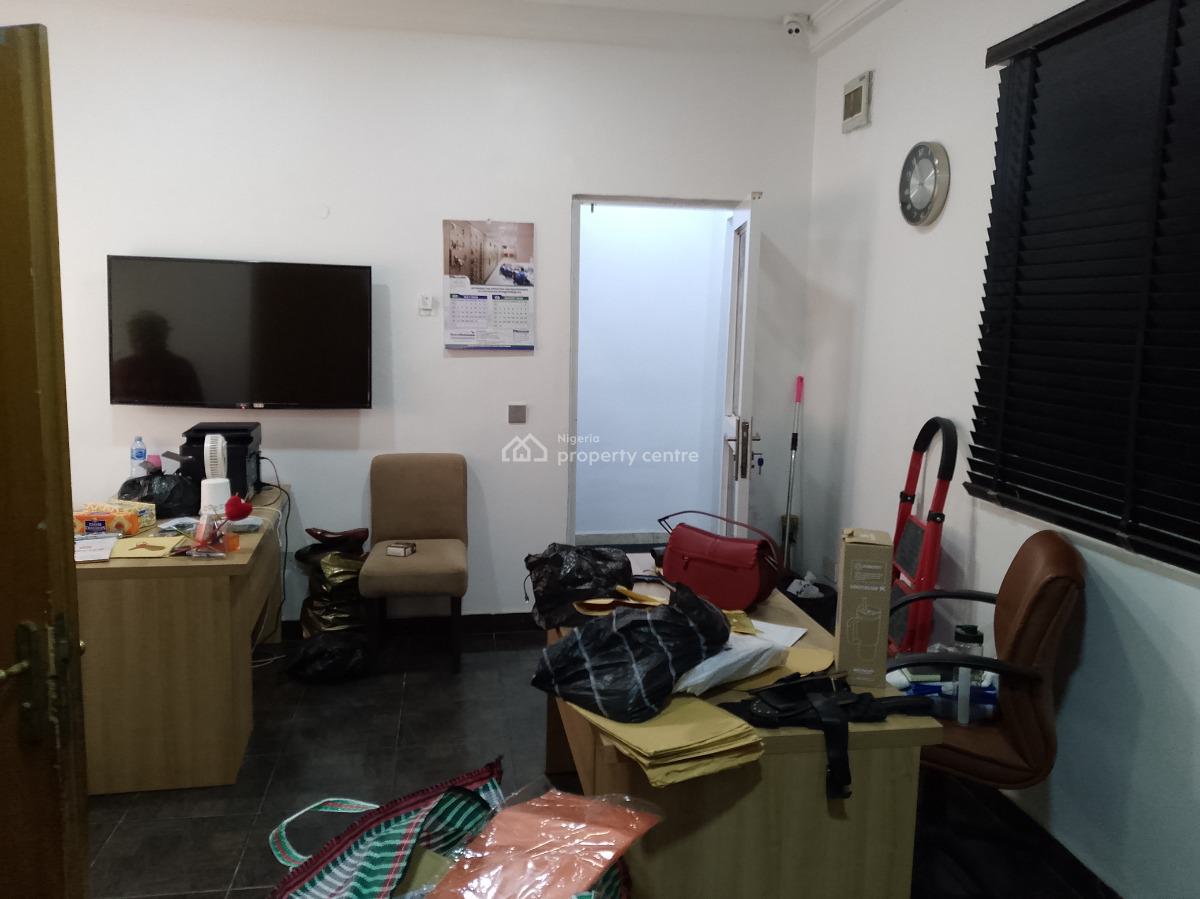 2 Rooms Office Space (40sqm) First Floor, Off Ademola Adetokunbo, Wuse 2, Abuja, Office Space for Rent
