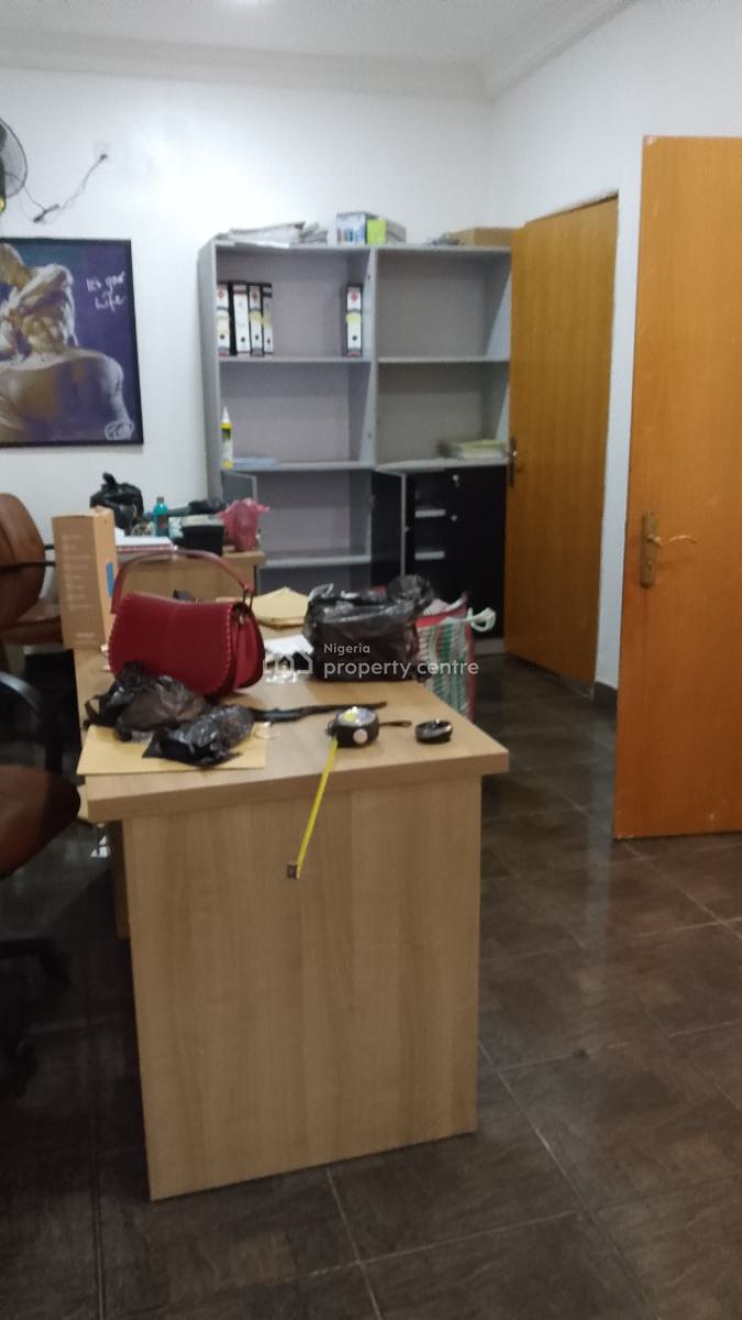 2 Rooms Office Space (40sqm) First Floor, Off Ademola Adetokunbo, Wuse 2, Abuja, Office Space for Rent