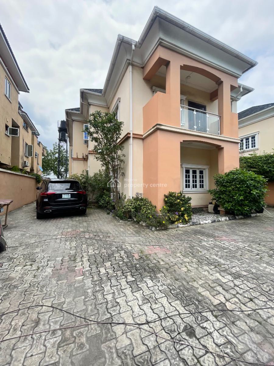 3 Bedroom Flat Upstairs, Lekki Phase 1, Lekki, Lagos, Flat / Apartment for Rent
